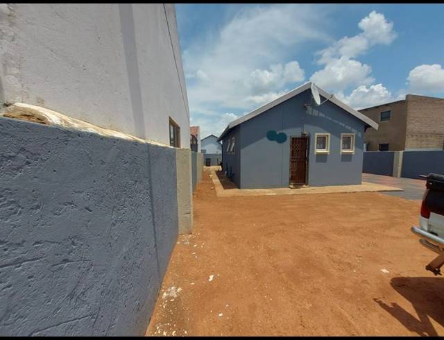 2 BEDROOM HOUSE FOR SALE IN PROTEA GLEN